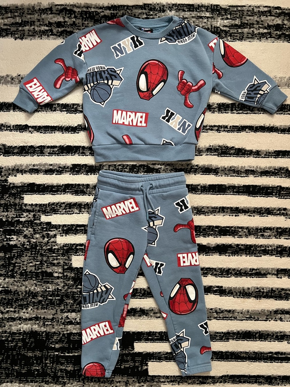 Marvel x NBA/NY Knicks jogger/crewneck set